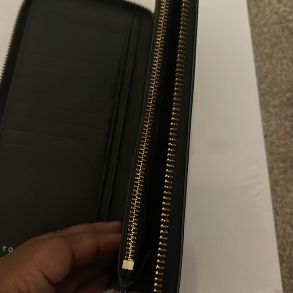 Tory Burch Long Zip Wallet - Picture 10 of 17